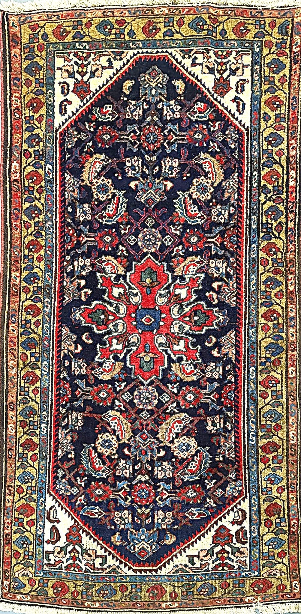 Persian Lilihan Rug – Medallion Design