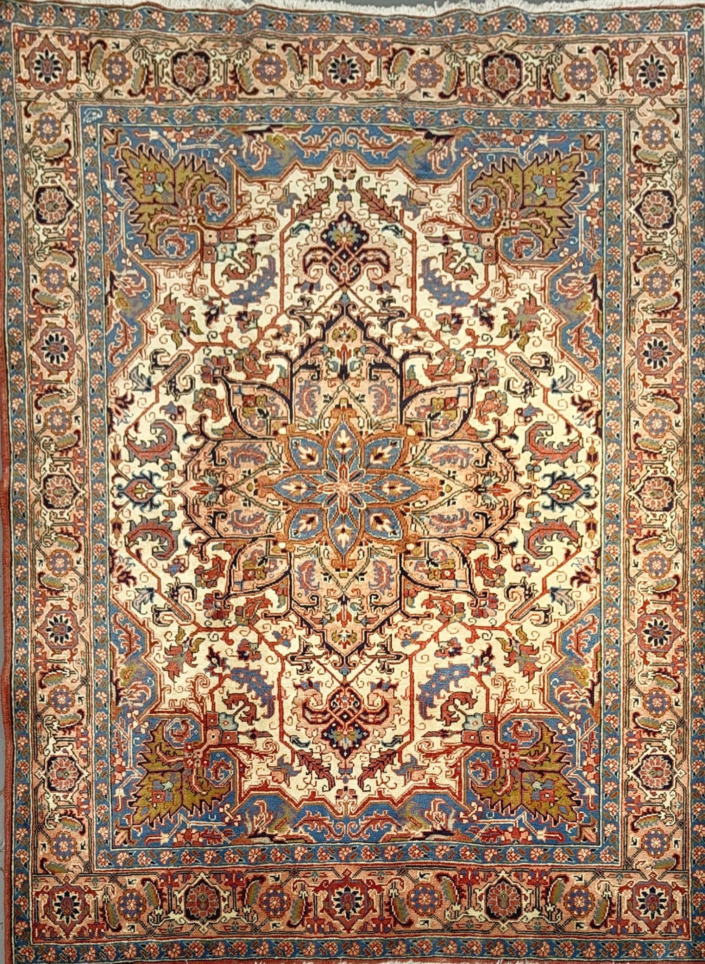Vintage Heriz Rug – Semi-Antique Aesthetic