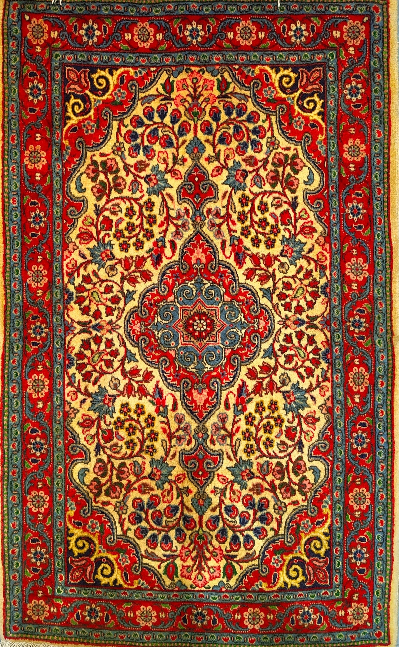 Elegant Medallion Rug – Handmade in Sarough