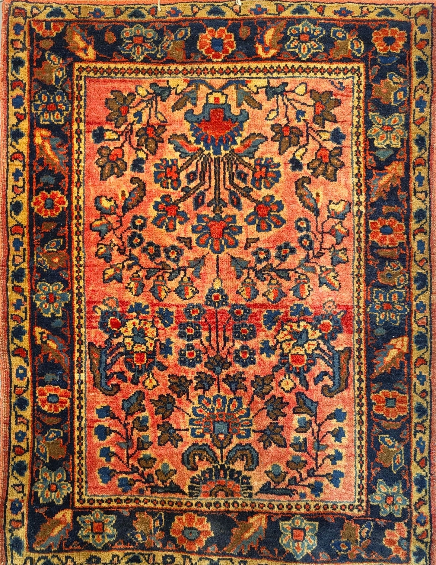 Vintage Sarough Rug – Antique Aesthetic