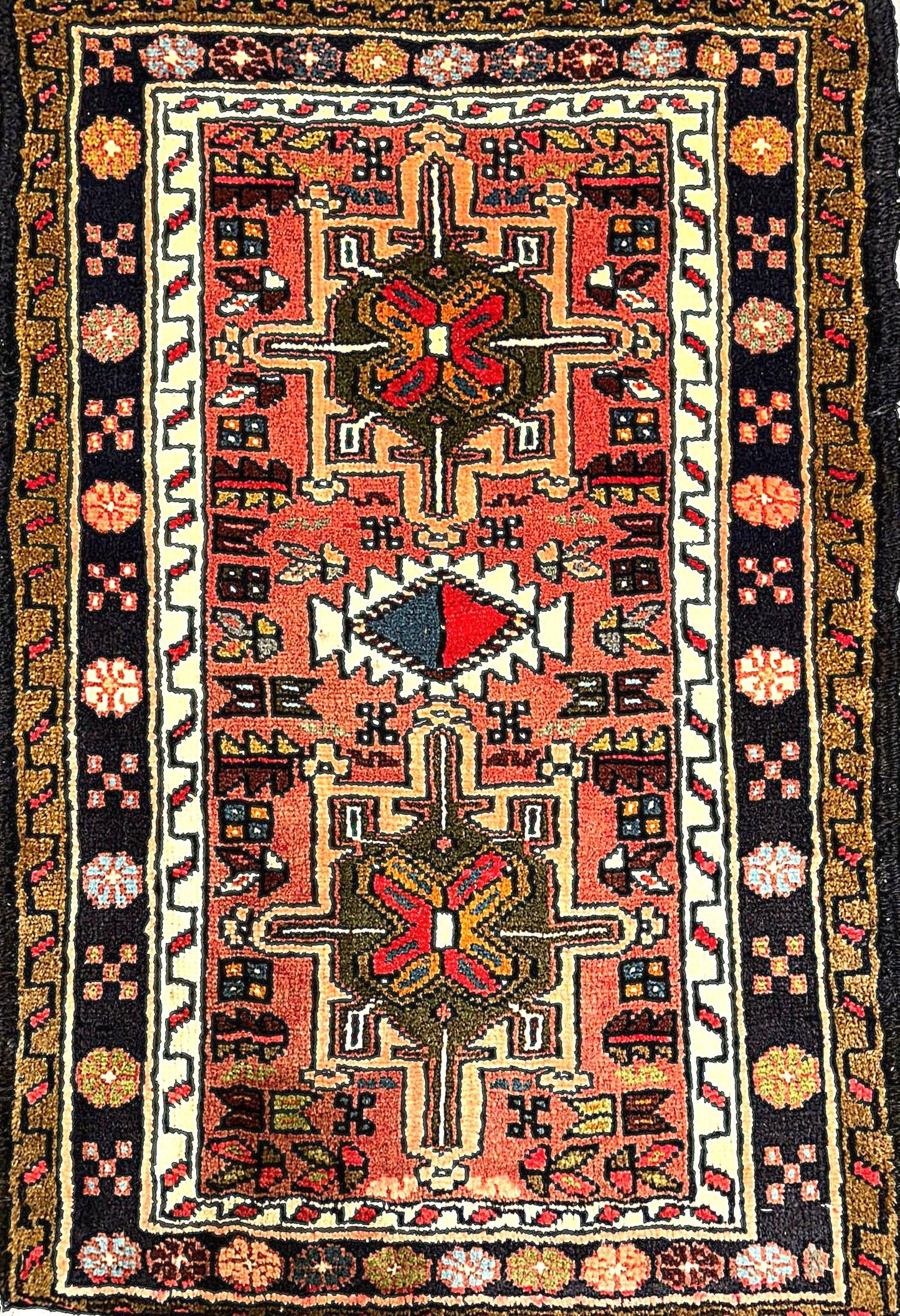 Handwoven Heriz Rug with nan Pattern