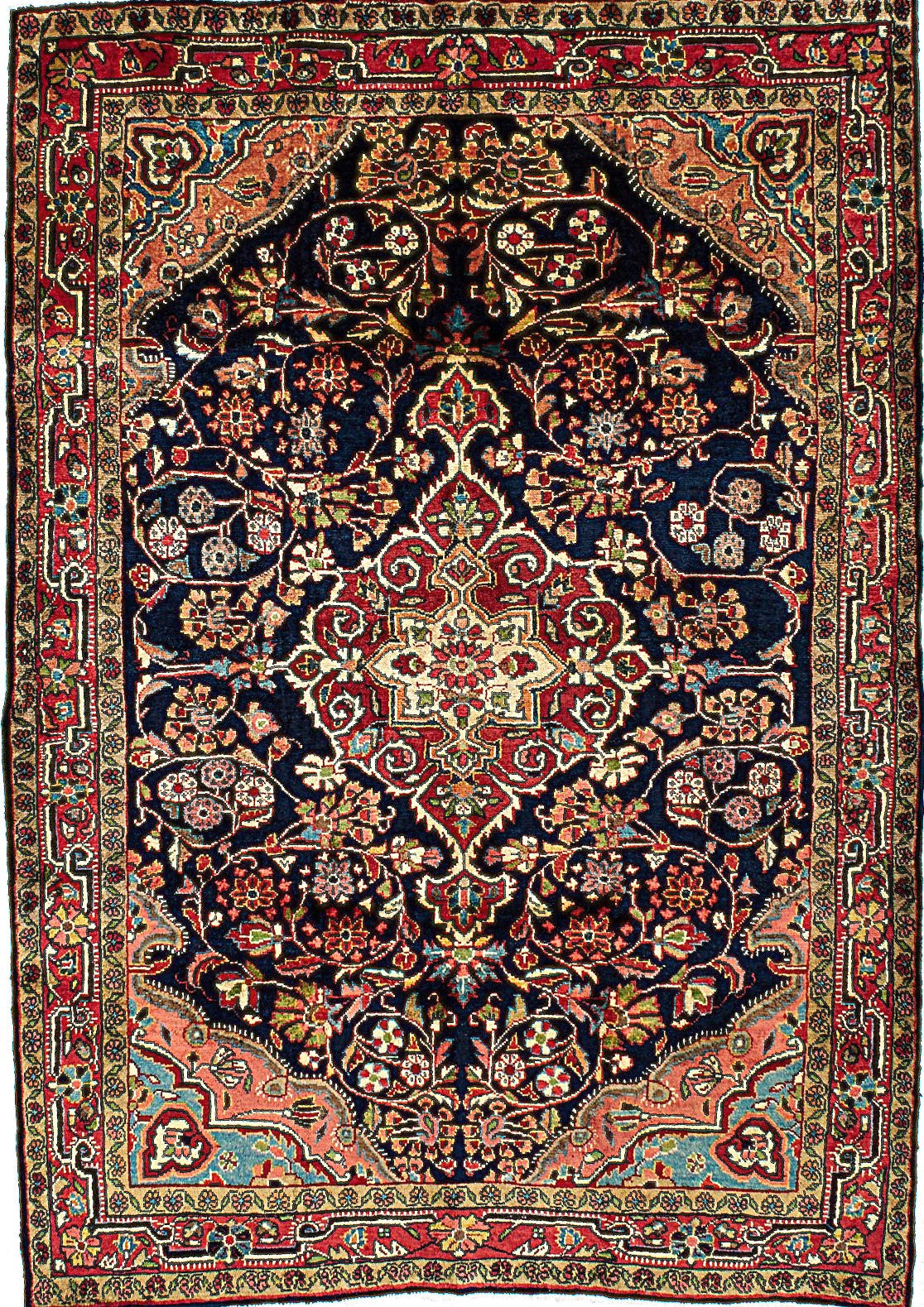 Handwoven Mahal Rug with Medallion Pattern
