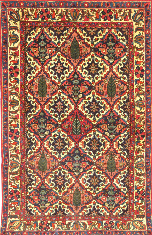 Vintage Bakhtiari Rug – Traditional Aesthetic