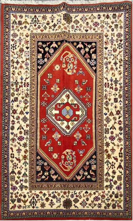 Charming Contemporary Rug – Persian Craftsmanship