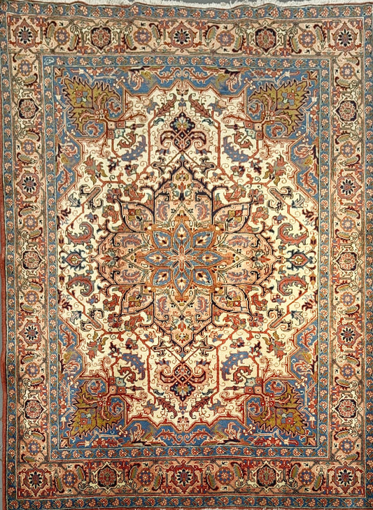Vintage Heriz Rug – Semi-Antique Aesthetic