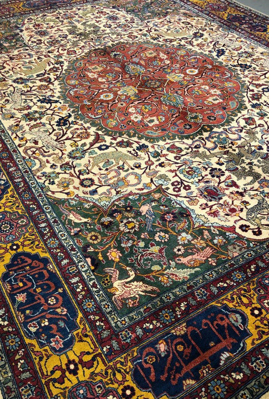 Antique Sarough Rug in Medallion Style