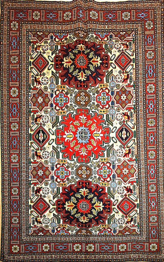 Charming Traditional Rug – Persian Craftsmanship