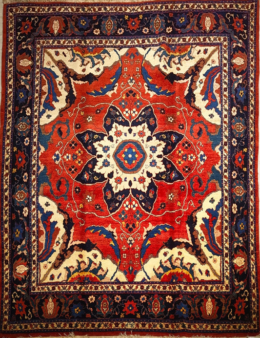 Handwoven Senneh Rug with Medallion Pattern