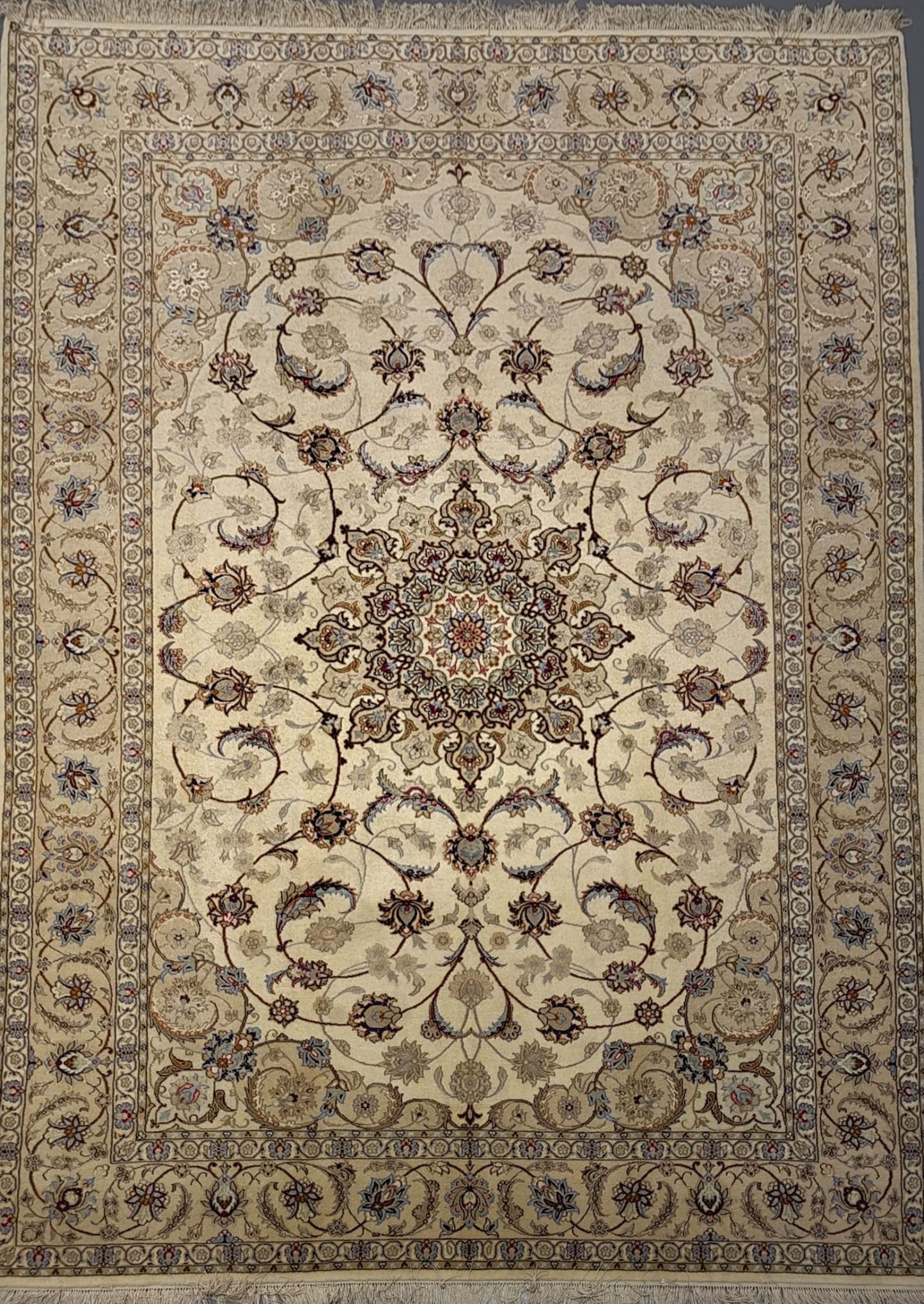 Persian Isfahan Rug – Medallion Design