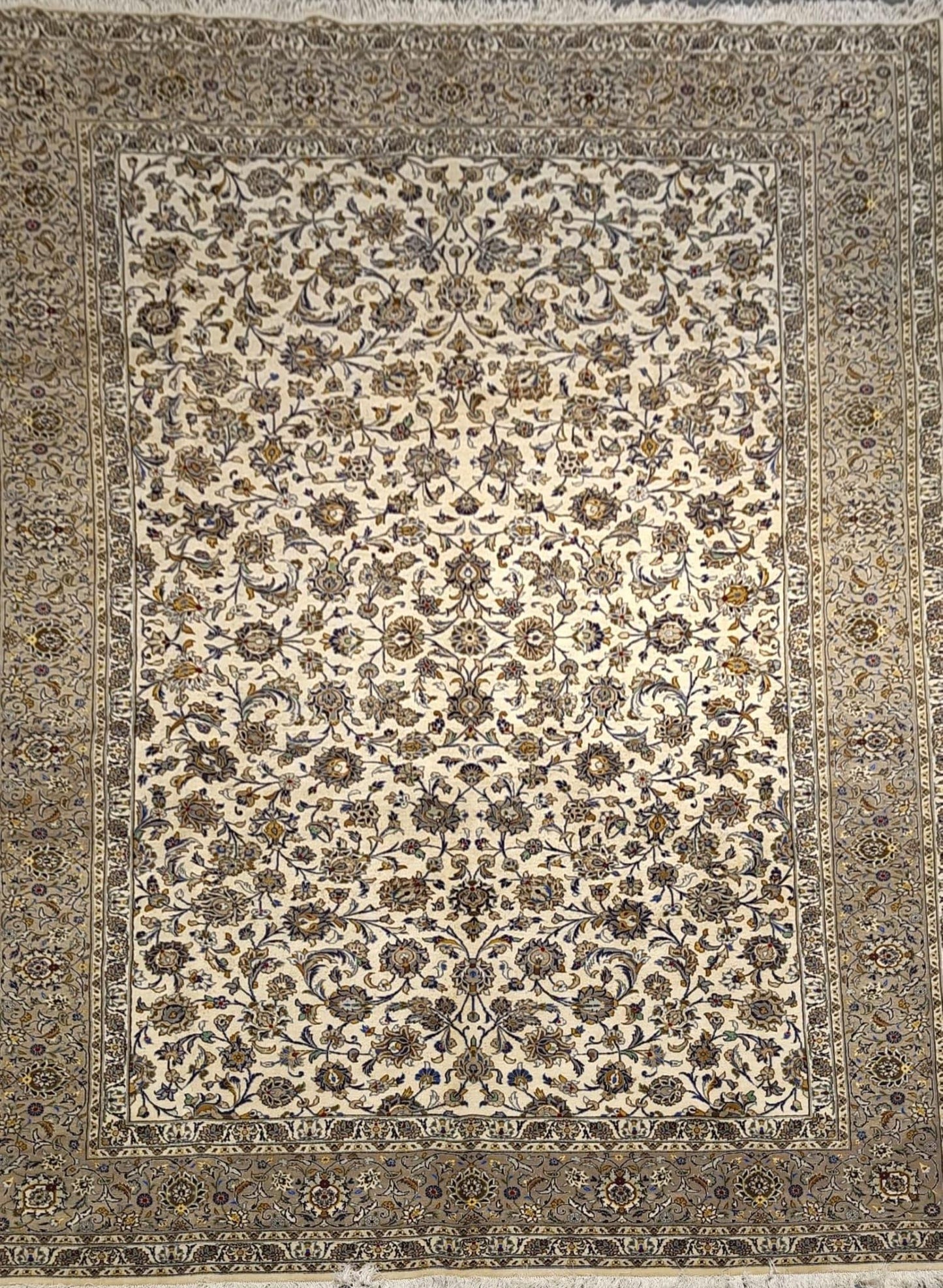 Elegant All-Over Rug – Handmade in Kashan
