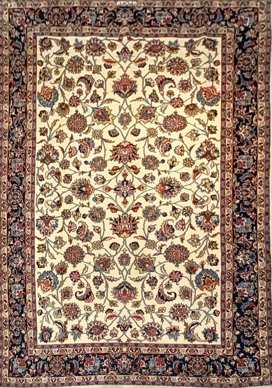 Charming Traditional Rug – Persian Craftsmanship