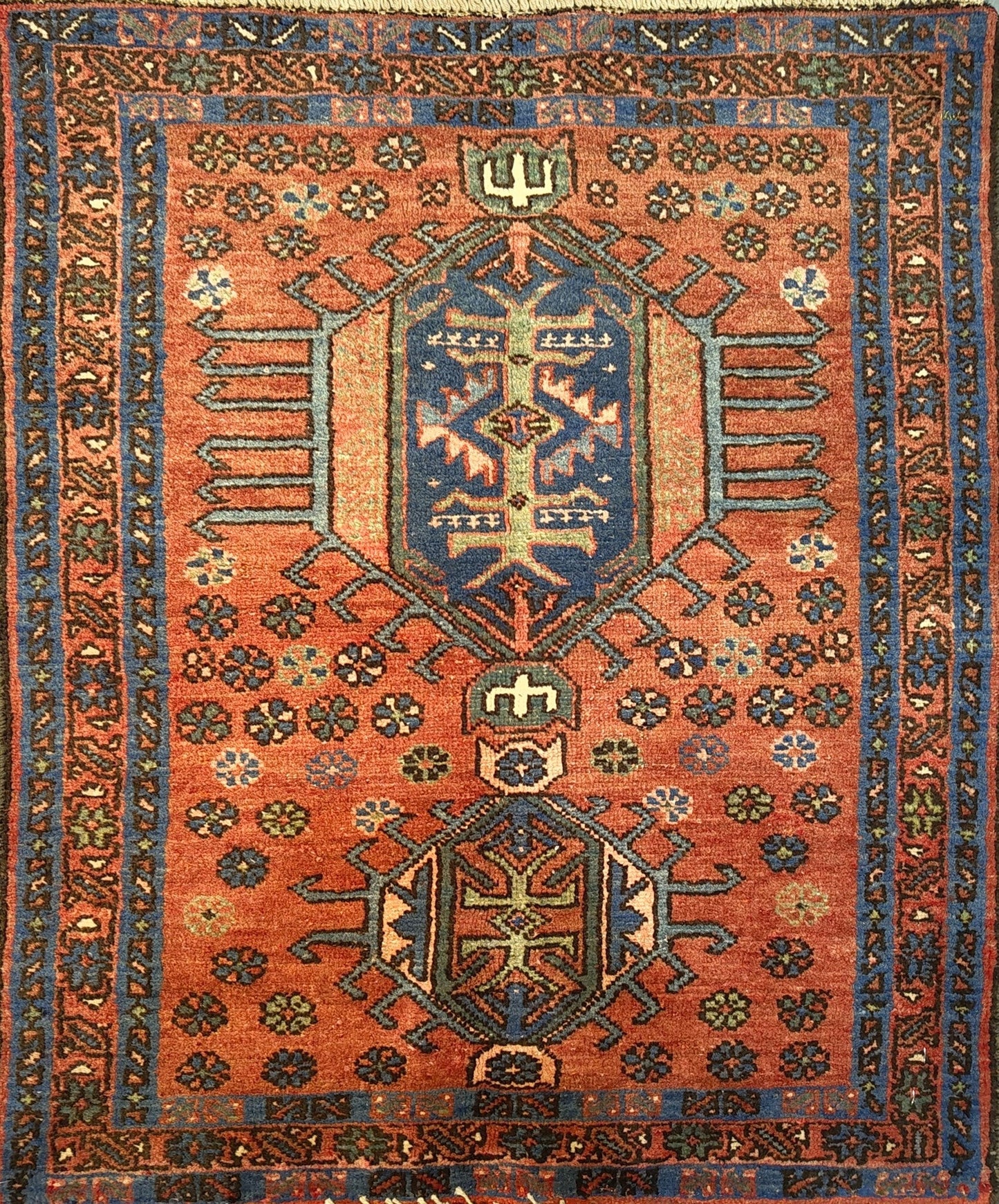 Persian Hamadan Rug – Medallion Design