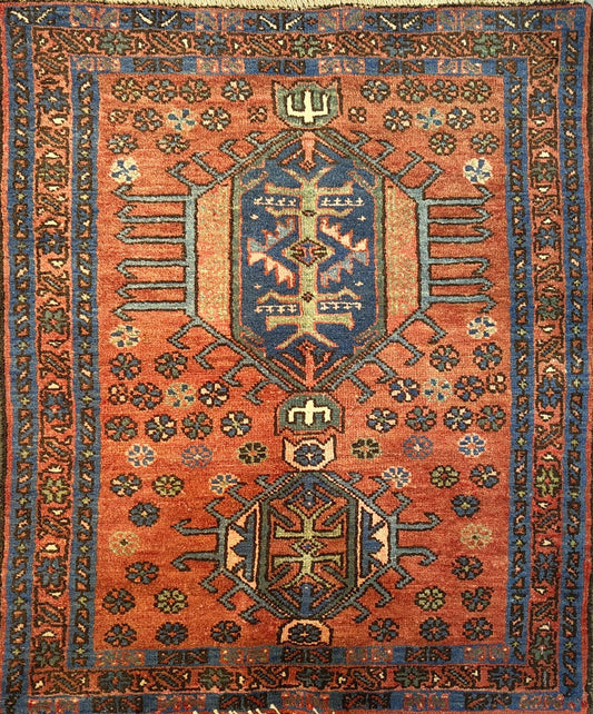 Persian Hamadan Rug – Medallion Design
