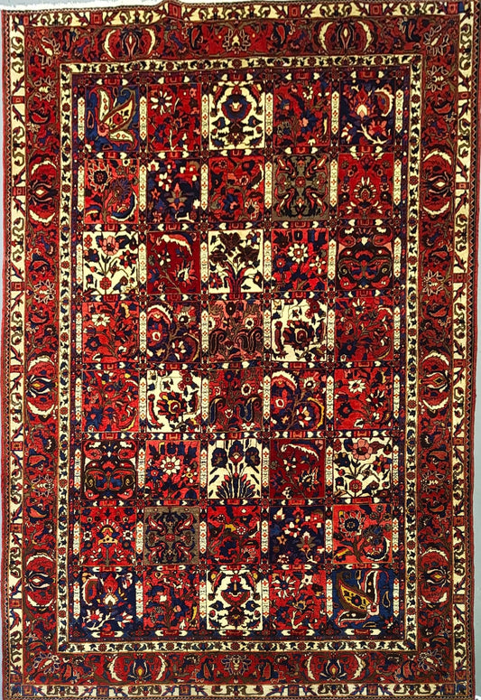 Handwoven Bakhtiari Rug with Medallion Pattern