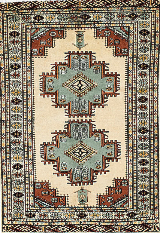 Charming Traditional Rug – Persian Craftsmanship