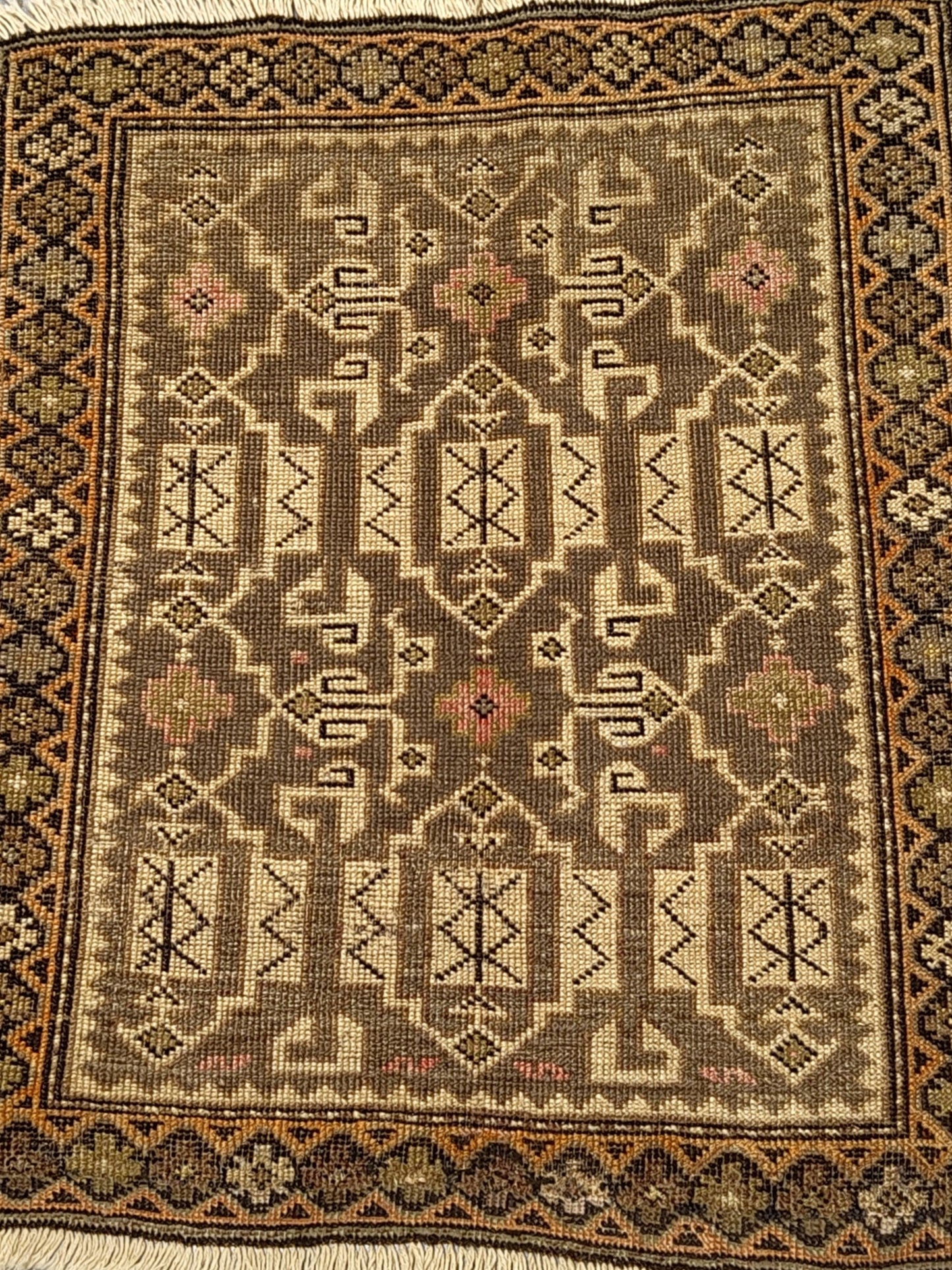Persian Rug – nan Design – 2'4" x 2'0"