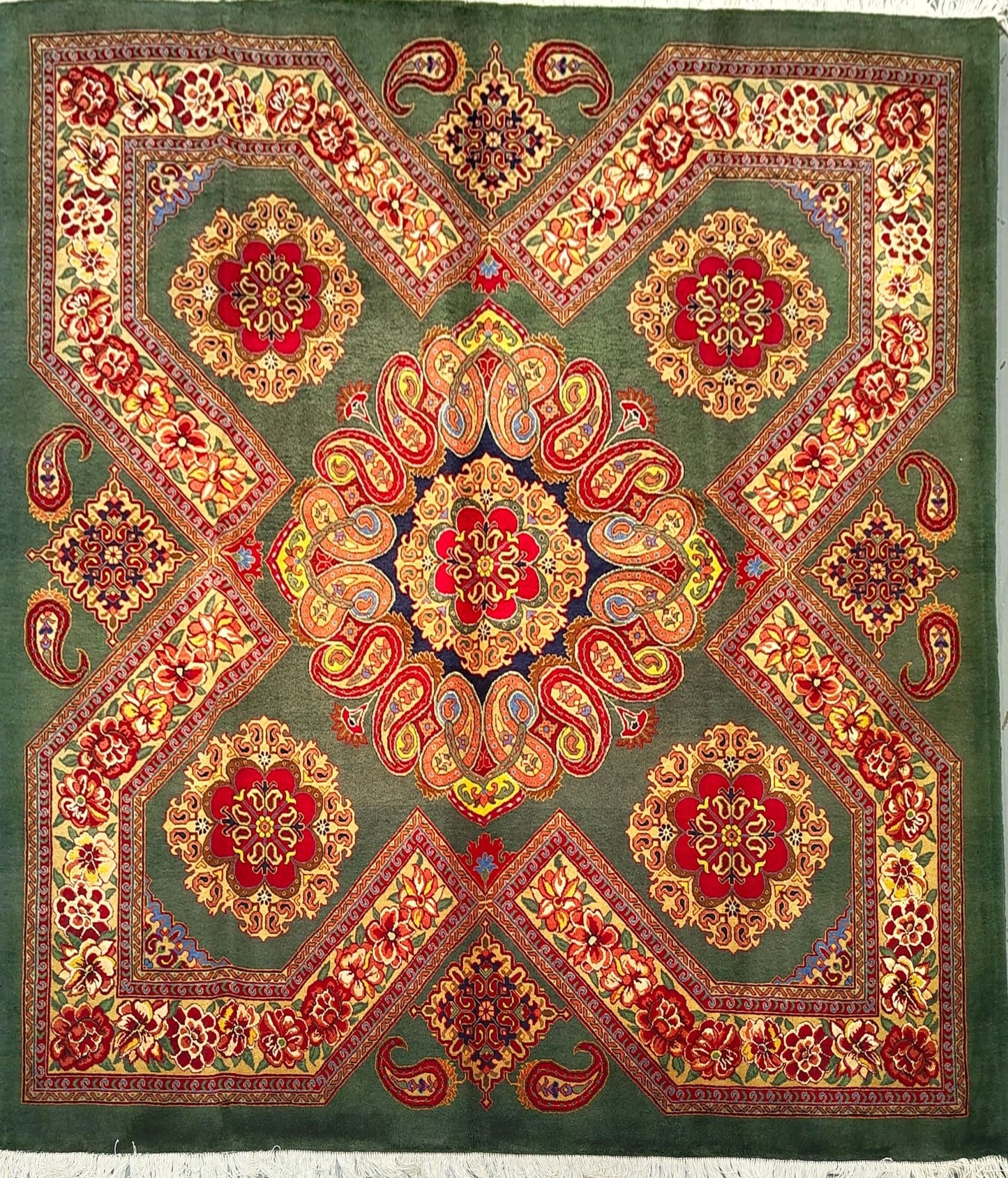 Vintage Mashad Rug – Traditional Aesthetic