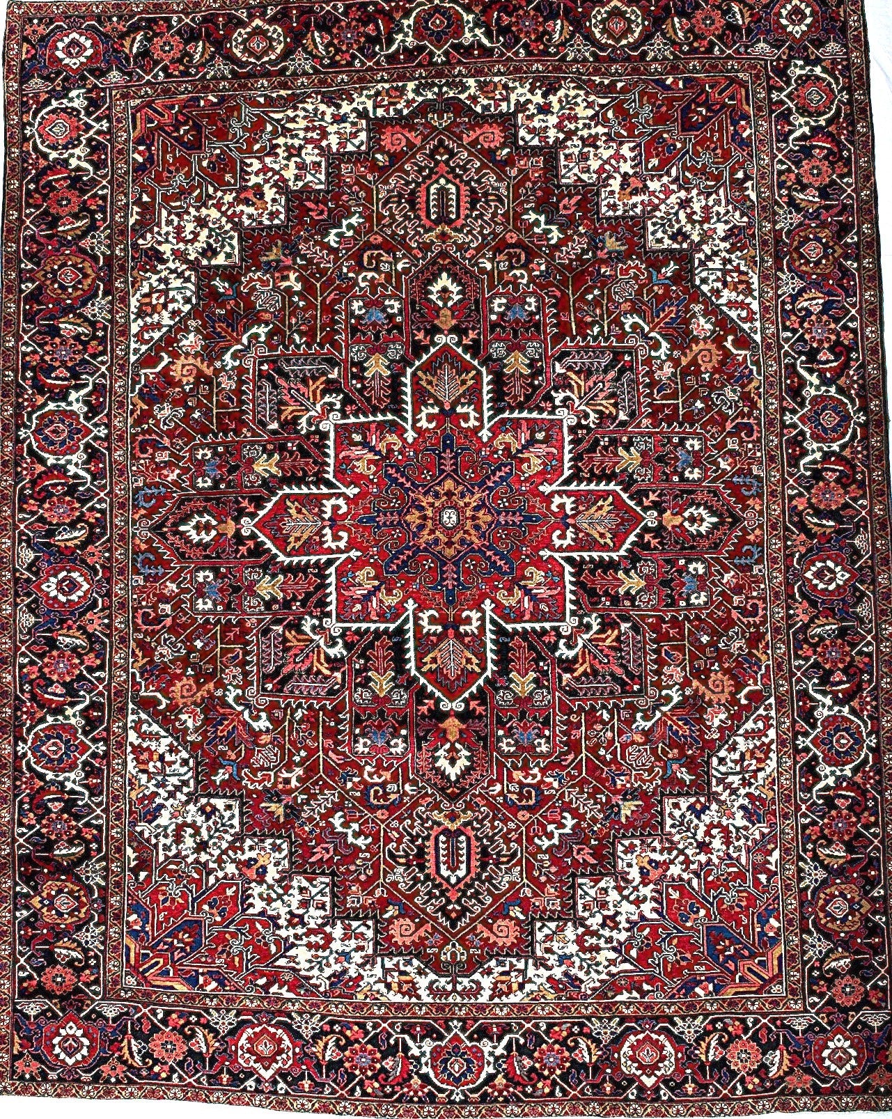 Persian Heriz Rug – Medallion Design