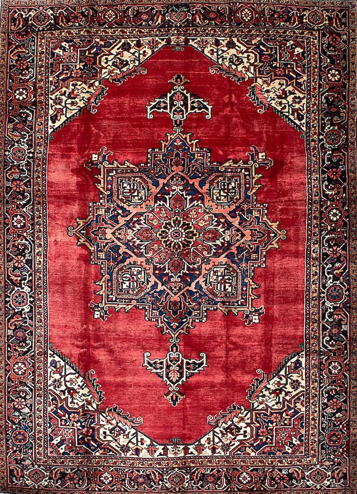 Handwoven Heriz Rug with nan Pattern