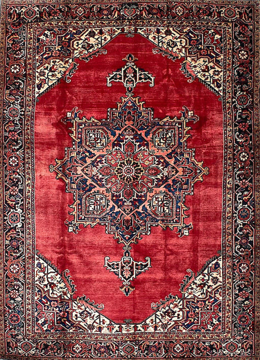 Handwoven Heriz Rug with nan Pattern