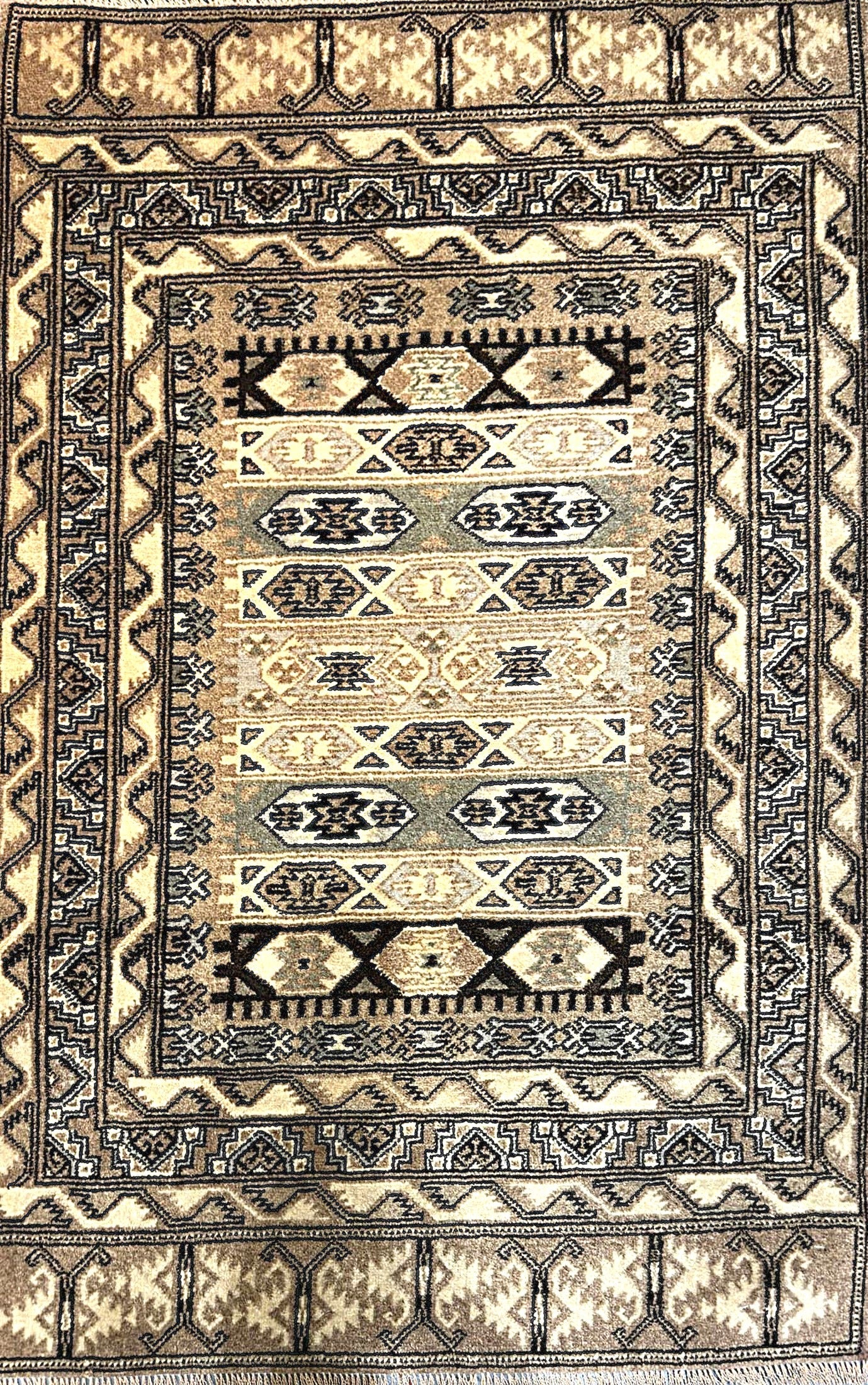 Persian Rug – Traditional Design – 3'10" x 2'10"