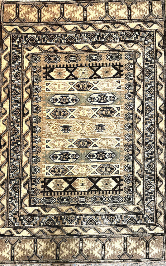 Persian Rug – Traditional Design – 3'10" x 2'10"