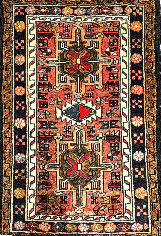Handwoven Heriz Rug with nan Pattern