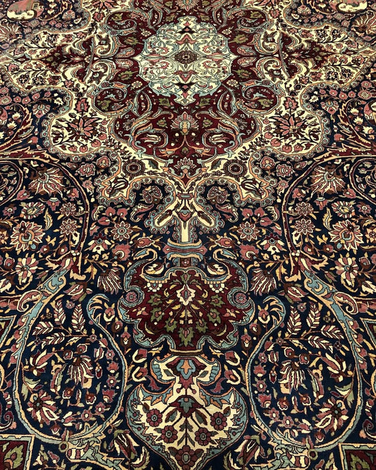 Persian Yazd Rug – Medallion Design