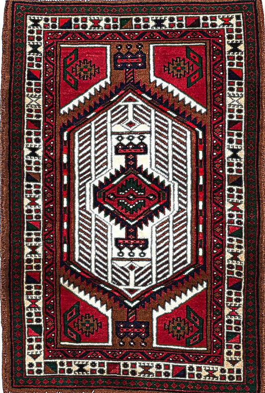 Handwoven Nain Rug with Medallion Pattern