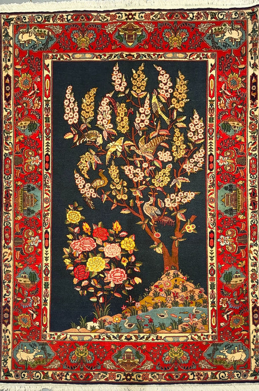 Elegant Portrait Rug – Handmade in Kashan